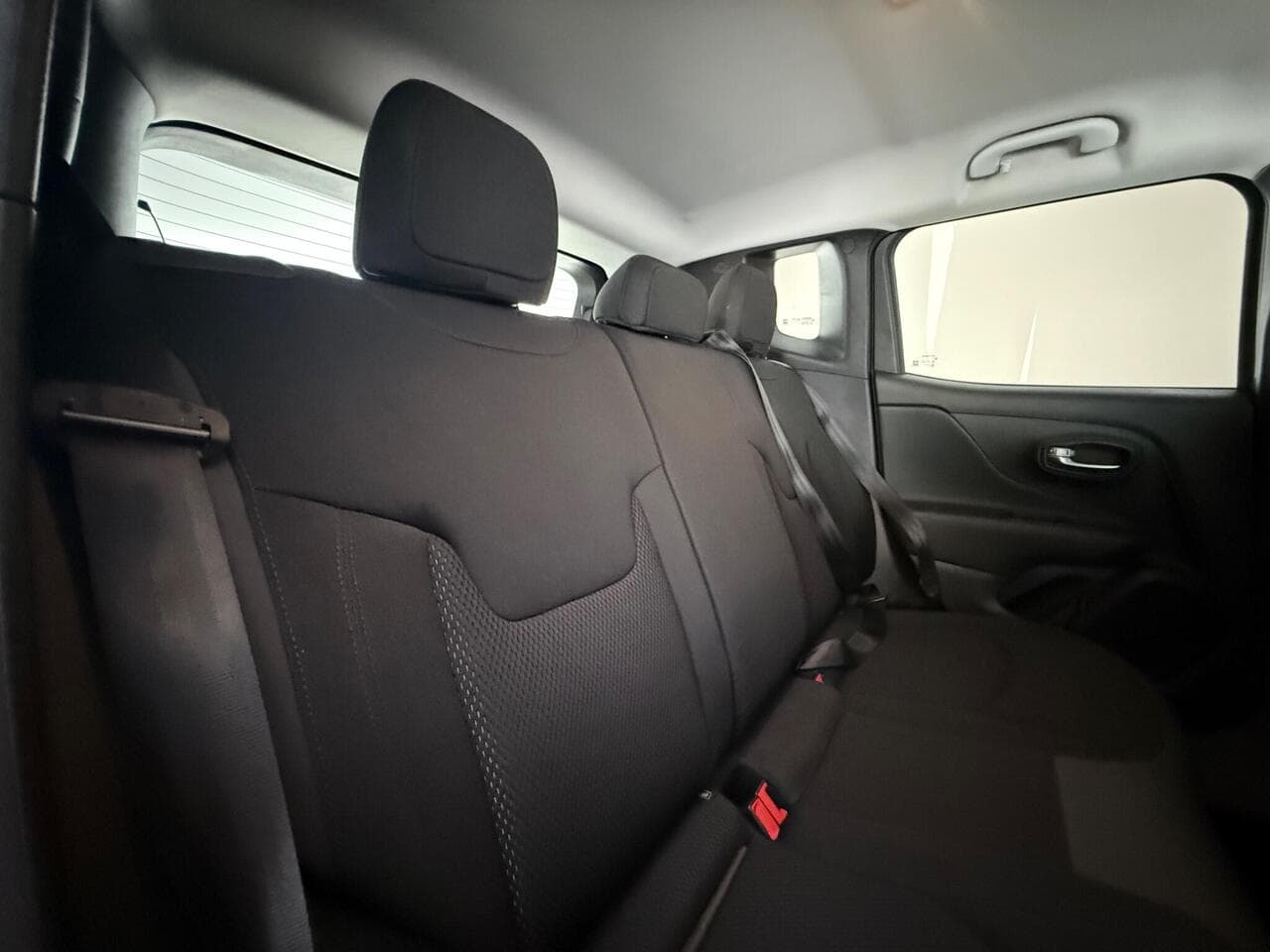 Jeep Renegade thumbnail Seats Rear