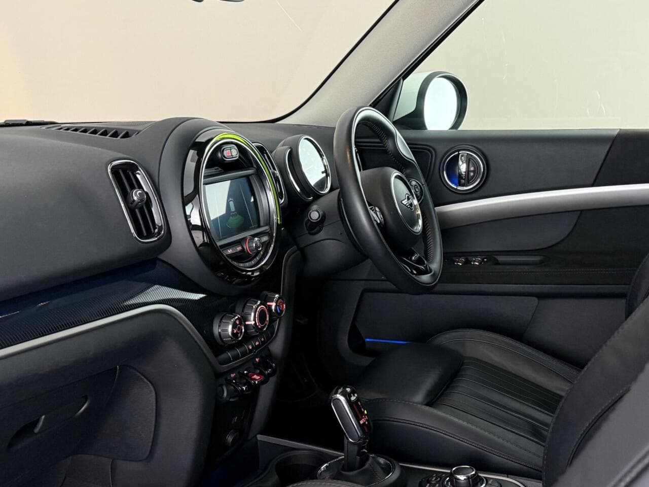 MINI Countryman thumbnail Interior Front