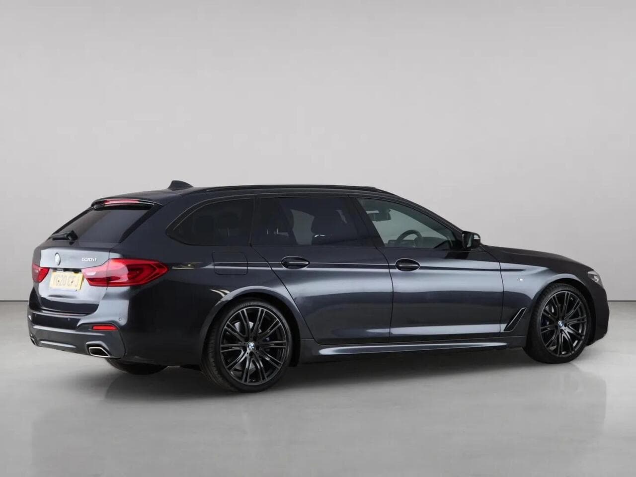 BMW 5 Series thumbnail Side Right