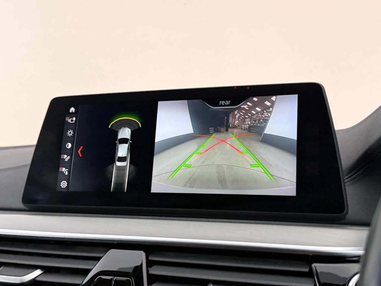 BMW 5 Series thumbnail Infotainment System