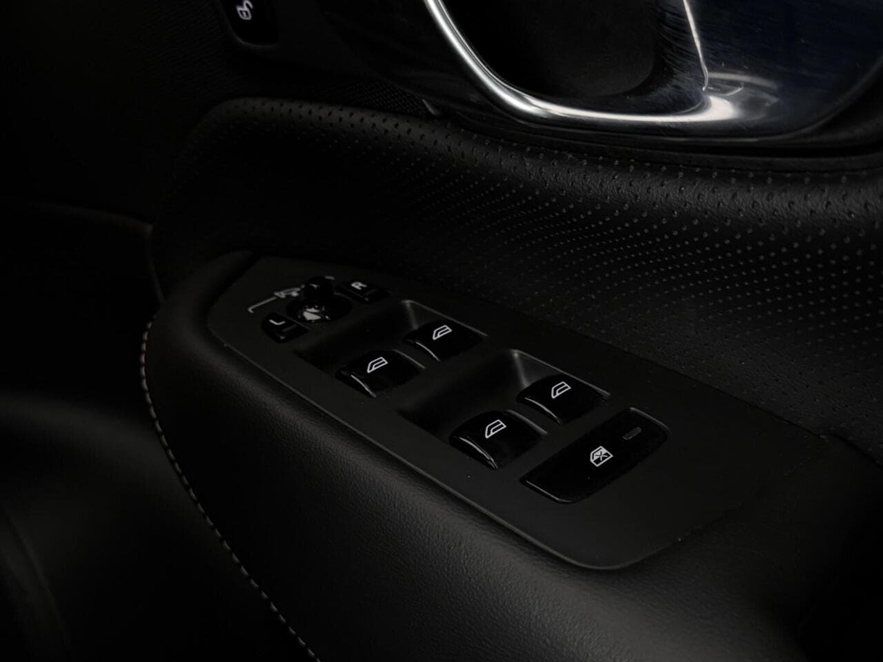 Volvo XC90 thumbnail Misc Controls