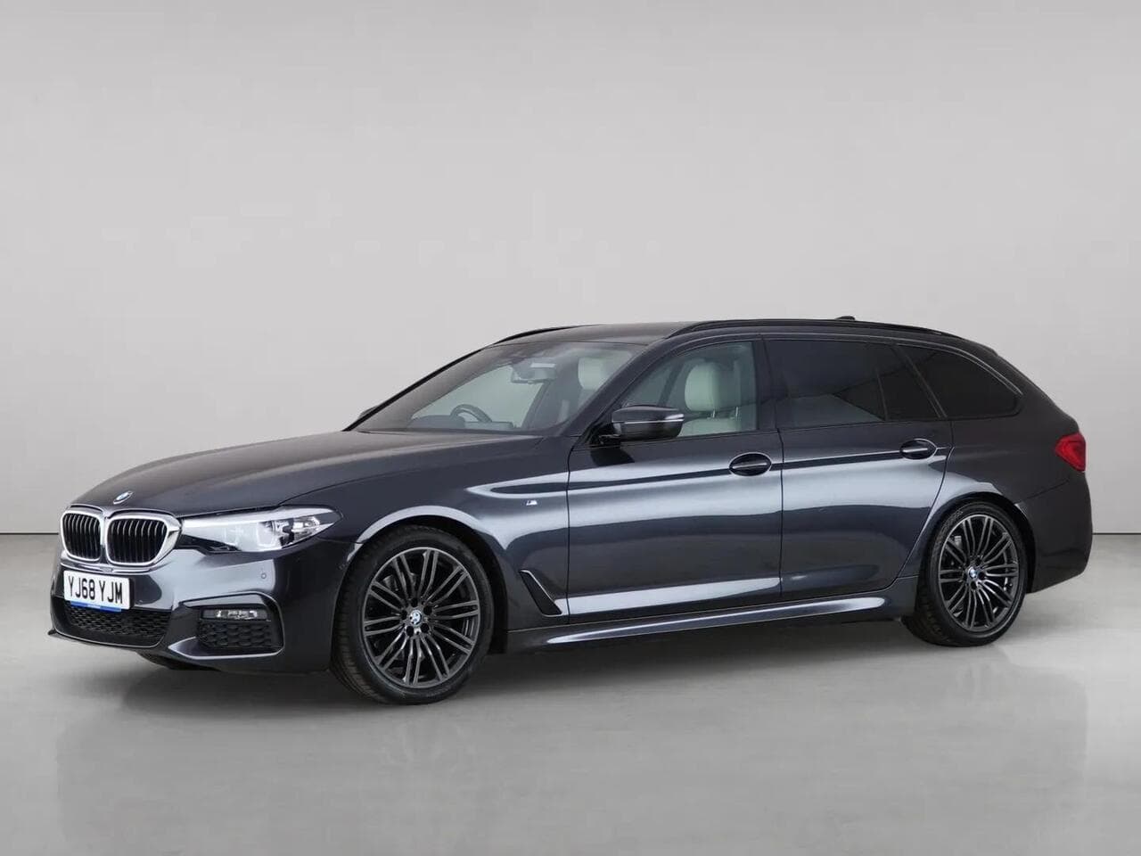 BMW 5 Series thumbnail Front Left