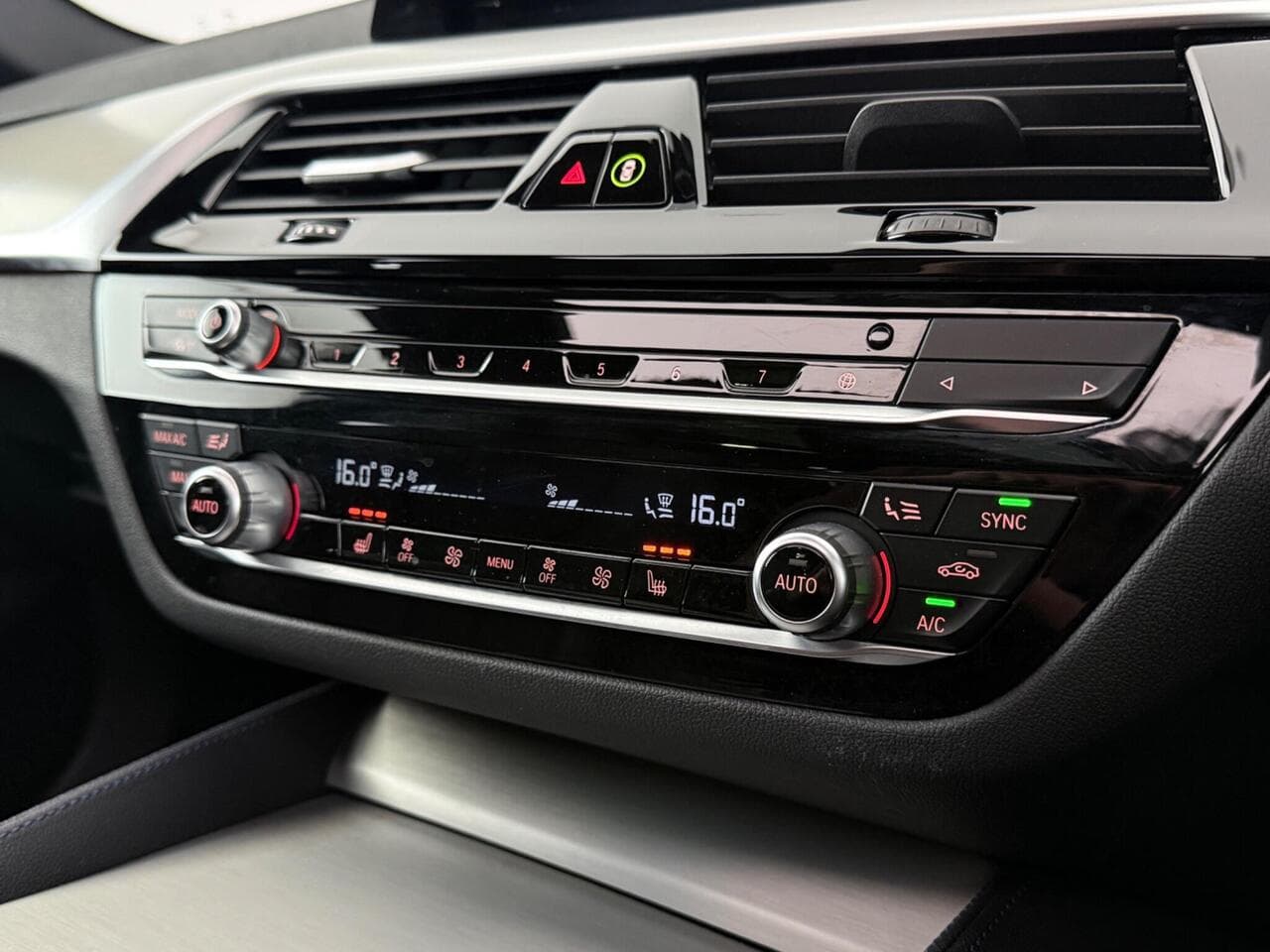 BMW 5 Series thumbnail Infotainment System
