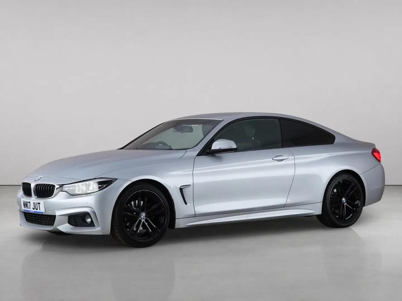 BMW 4 Series thumbnail Front Left