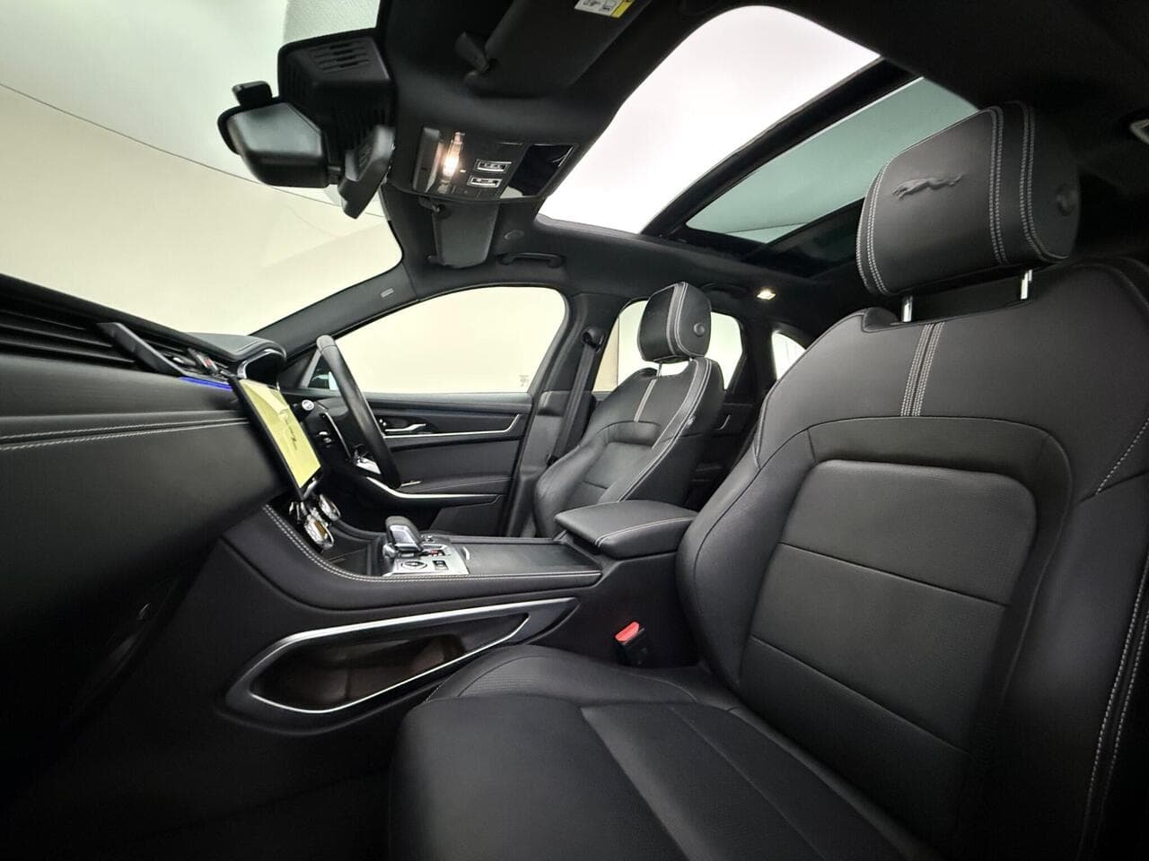 Jaguar F-PACE thumbnail Seat Front Passenger