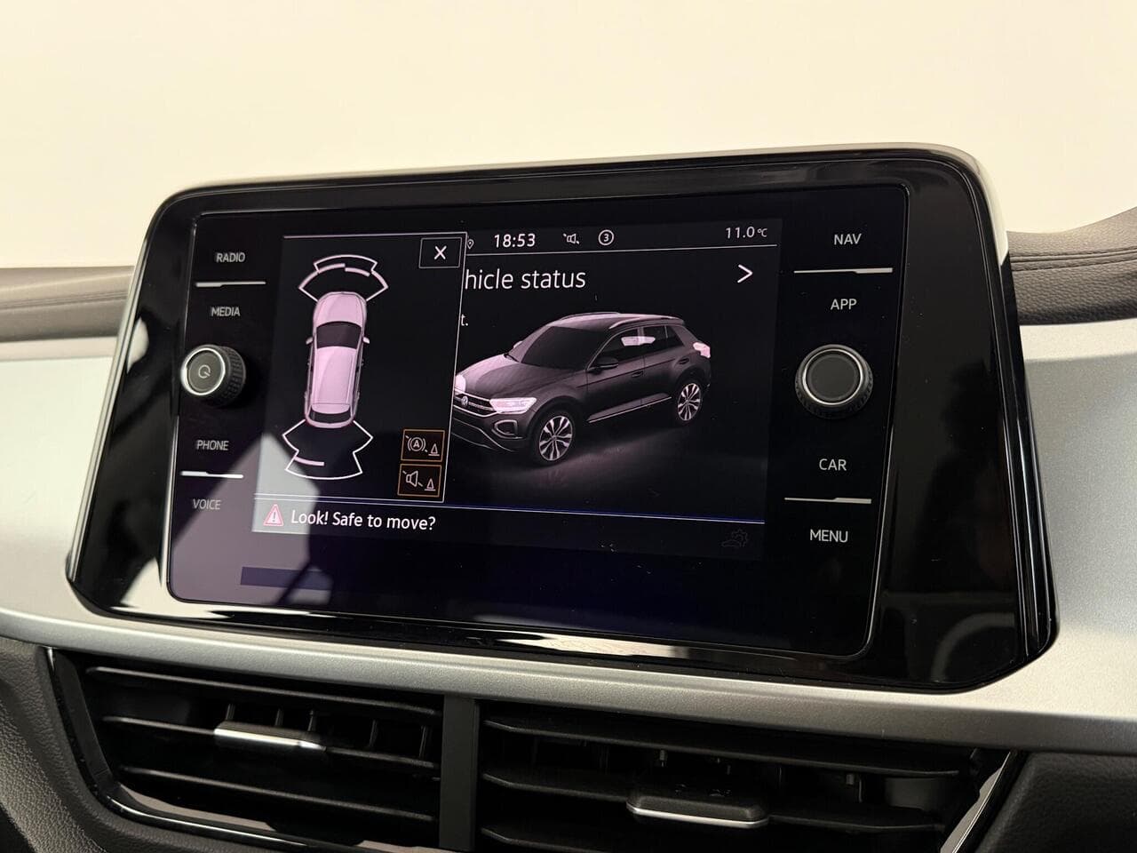 Volkswagen T-Roc thumbnail Infotainment System