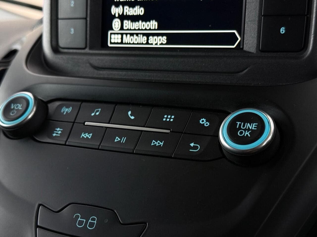 Ford Transit Courier thumbnail Misc Controls