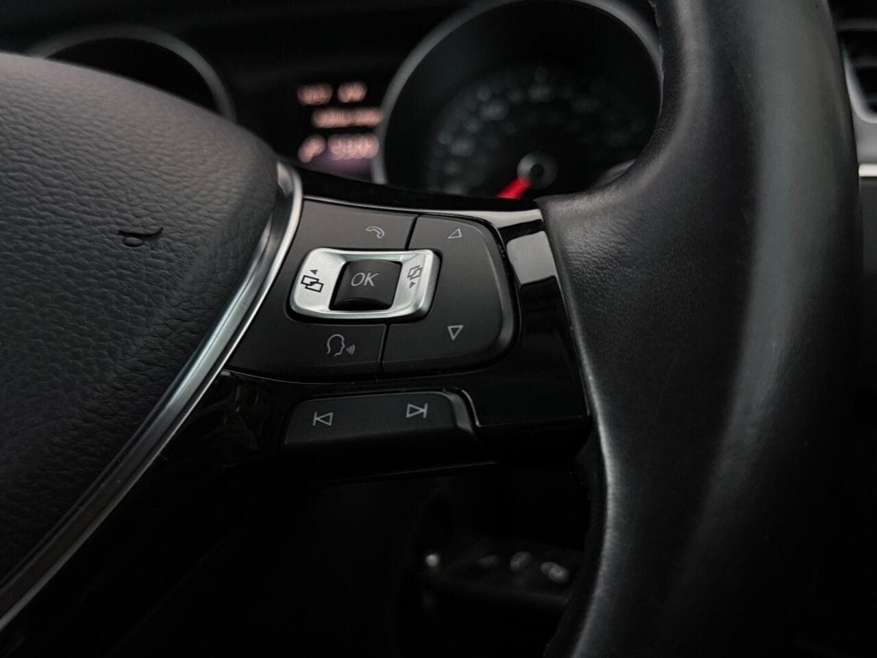 Volkswagen Tiguan thumbnail Misc Controls