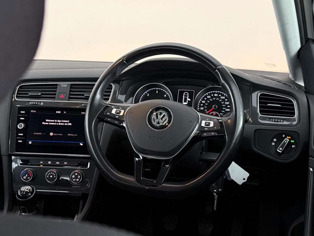 Volkswagen Golf thumbnail Steering Wheel