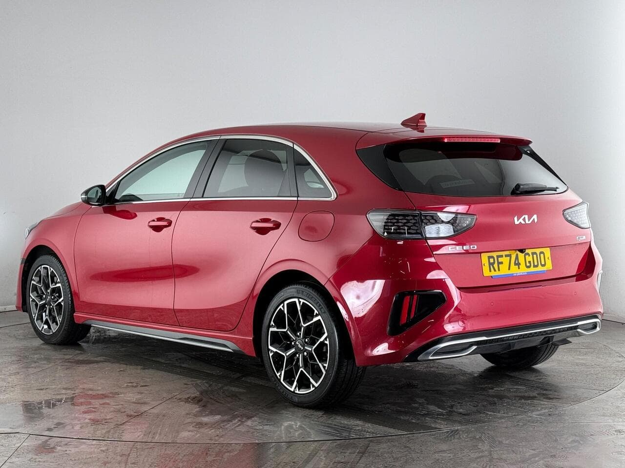 Kia Ceed thumbnail Rear Left
