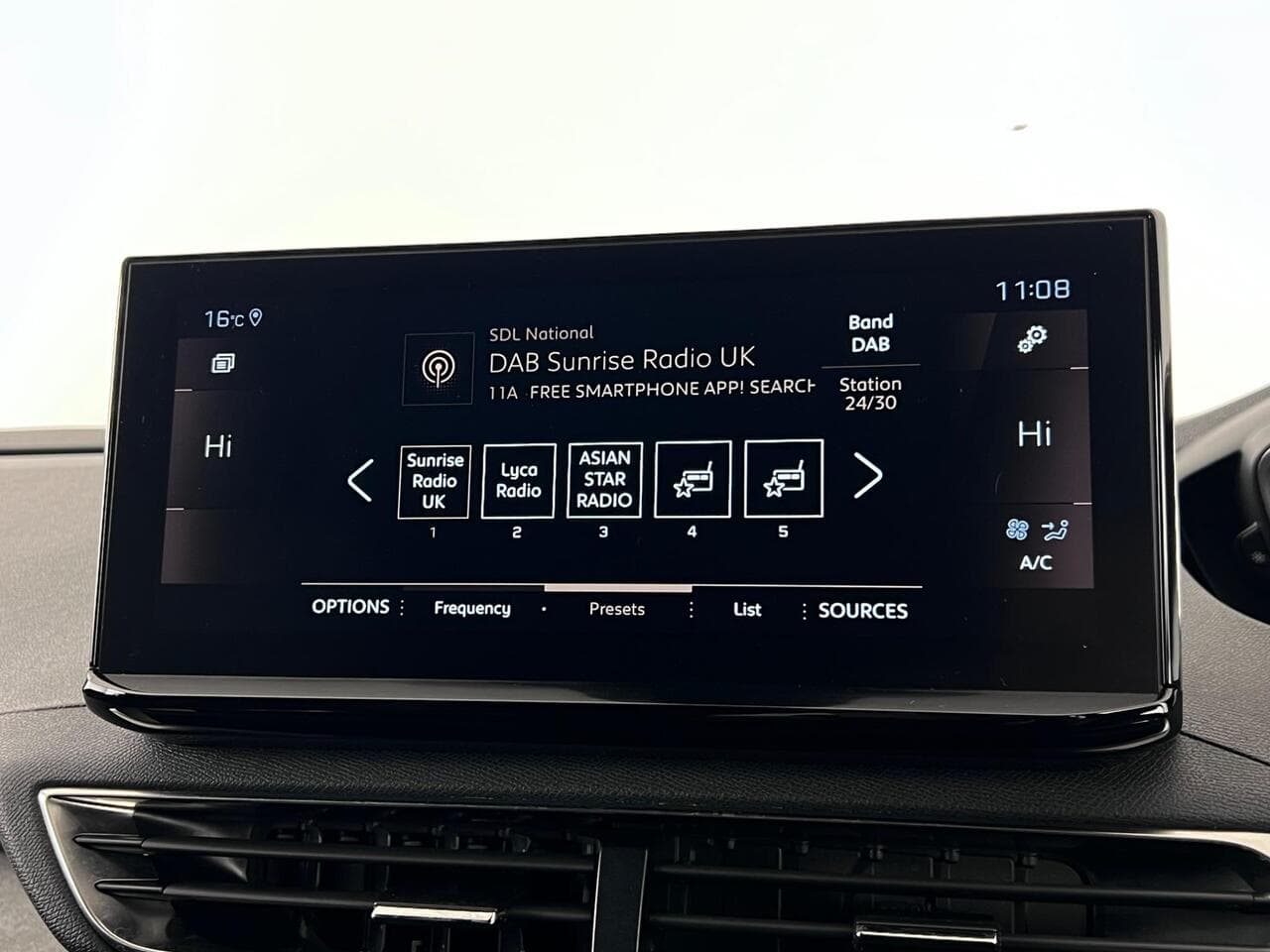 Peugeot 3008 thumbnail Infotainment System