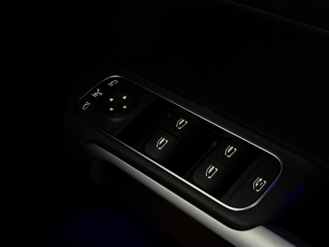 Mercedes-Benz GLB thumbnail Misc Controls
