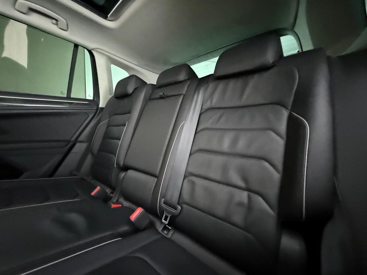 Volkswagen Tiguan thumbnail Seats Rear