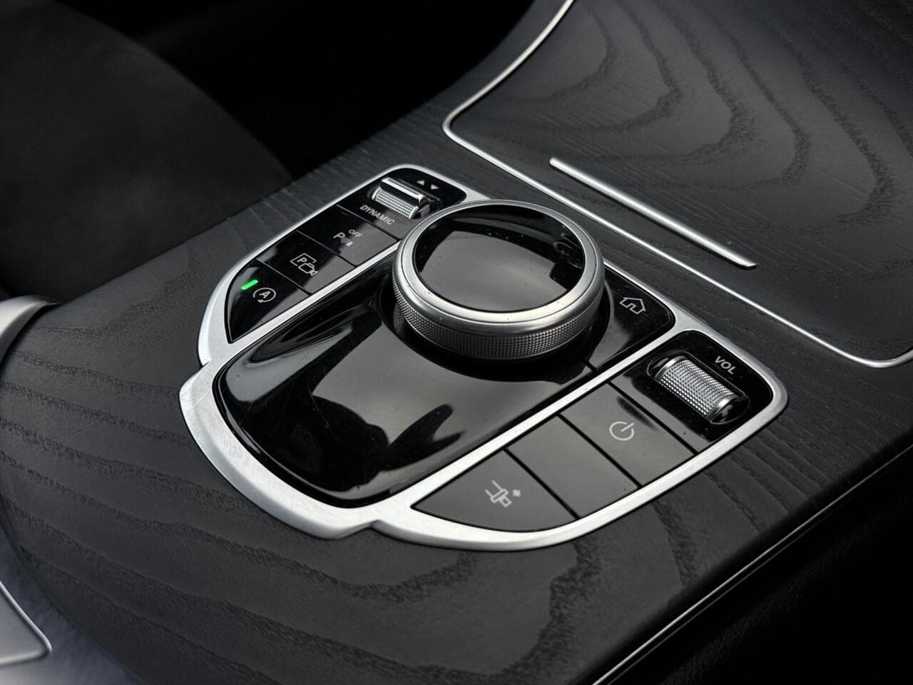 Mercedes-Benz C Class thumbnail Misc Controls