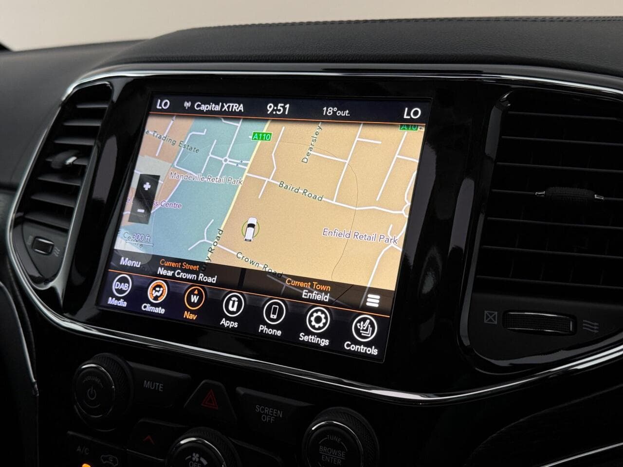 Jeep Grand Cherokee thumbnail Infotainment System