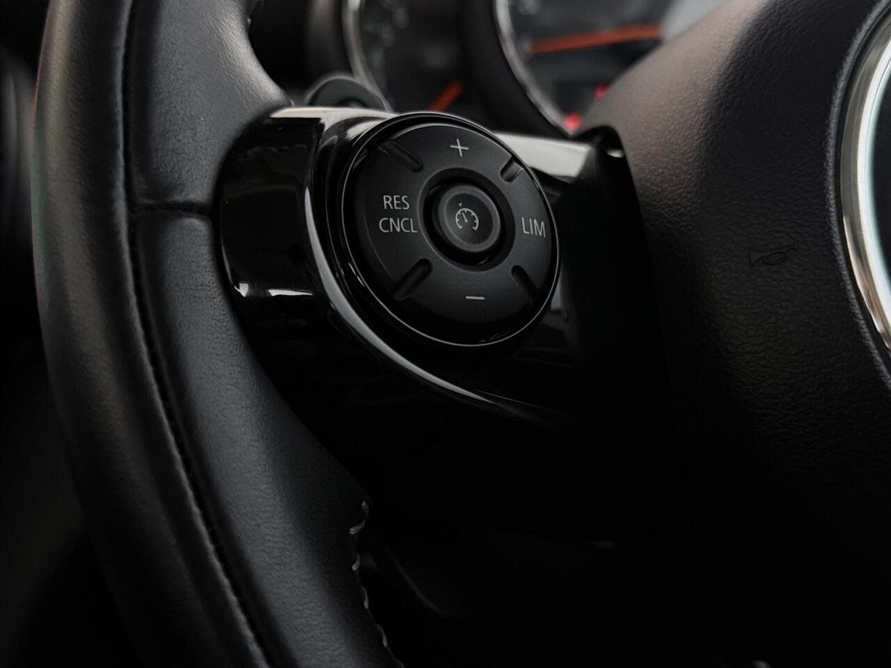 MINI Hatch thumbnail Steering Wheel