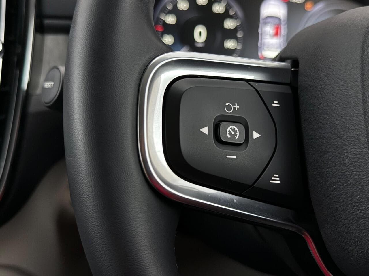 Volvo XC40 thumbnail Misc Controls