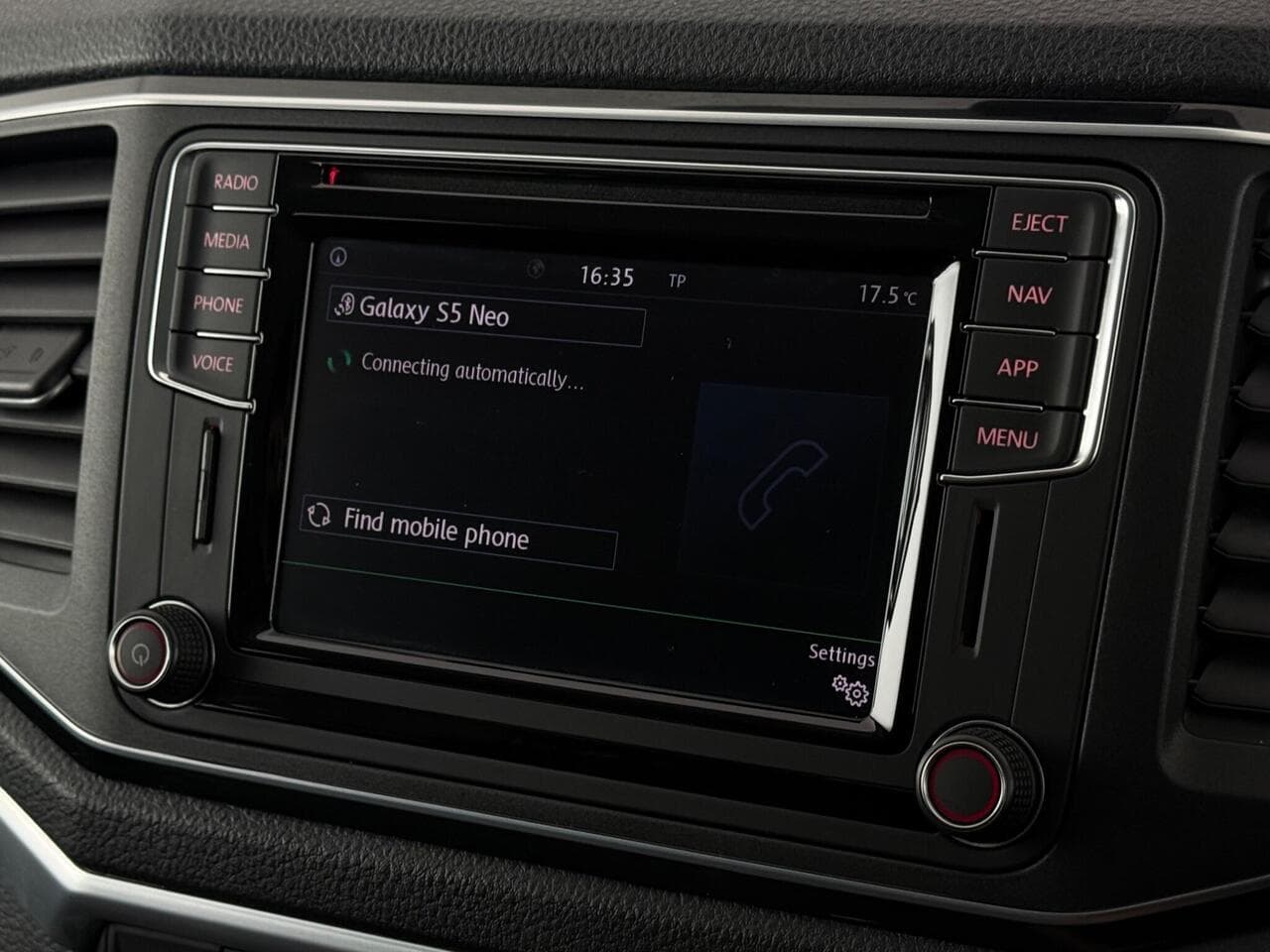 Volkswagen Amarok thumbnail Infotainment System