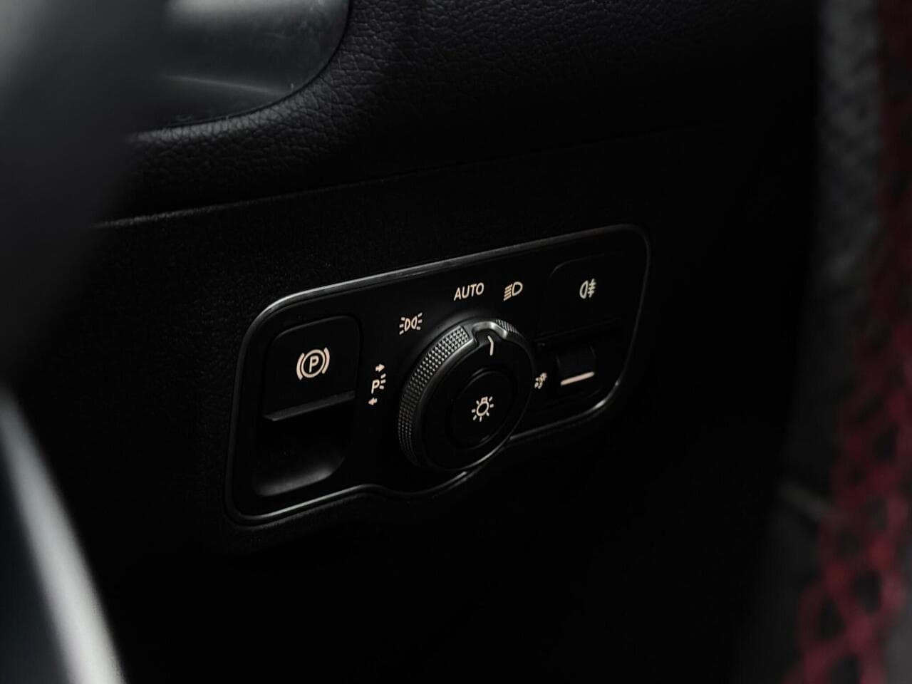 Mercedes-Benz GLB thumbnail Misc Controls