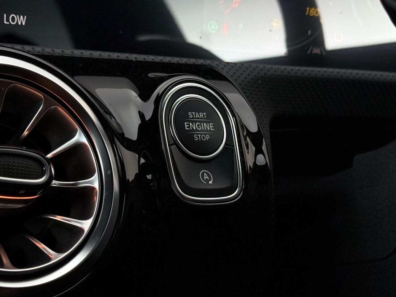 Mercedes-Benz CLA thumbnail Misc Controls