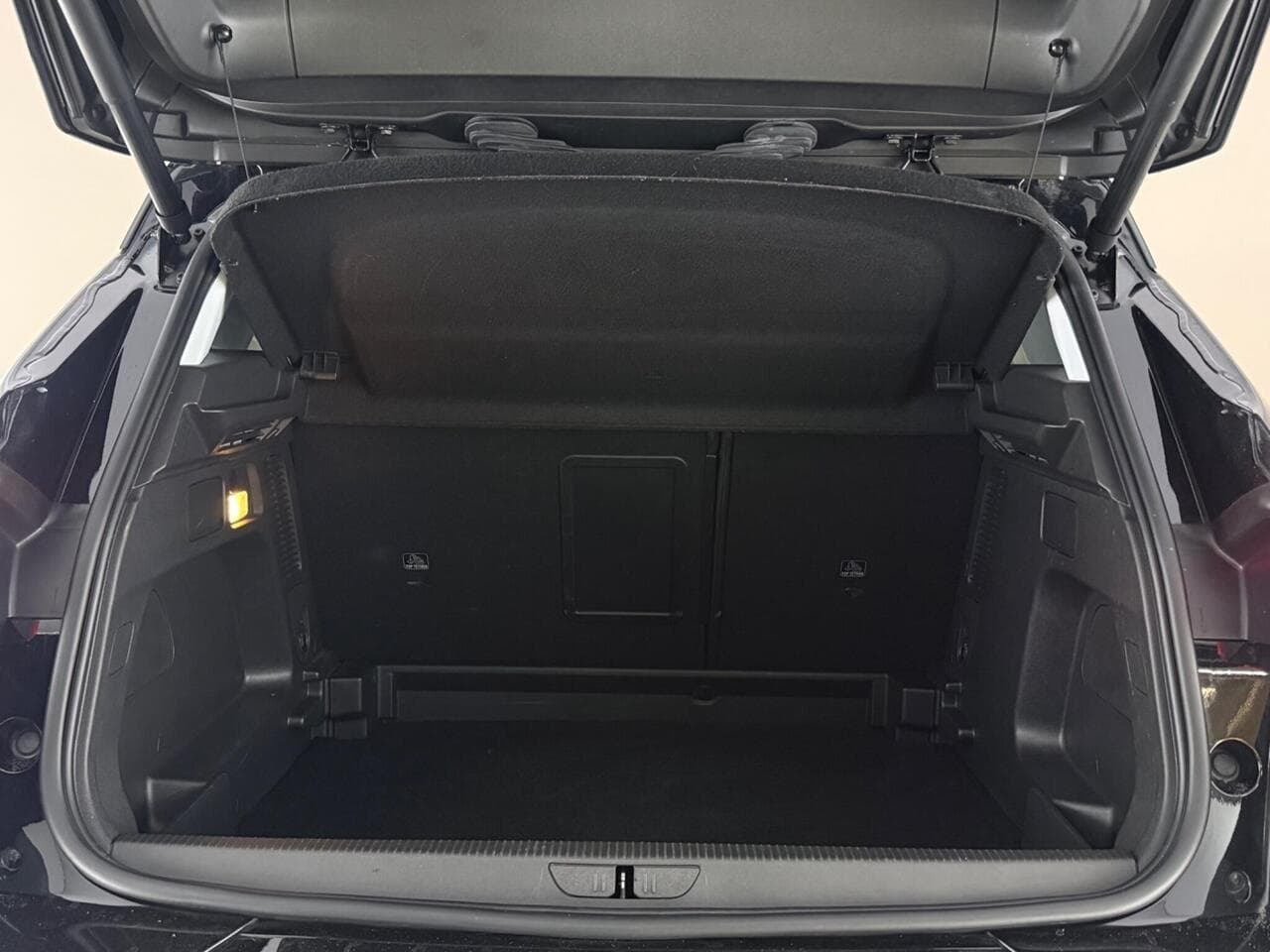 Vauxhall Grandland thumbnail Boot