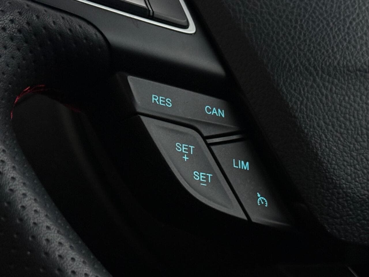 Ford EcoSport thumbnail Misc Controls