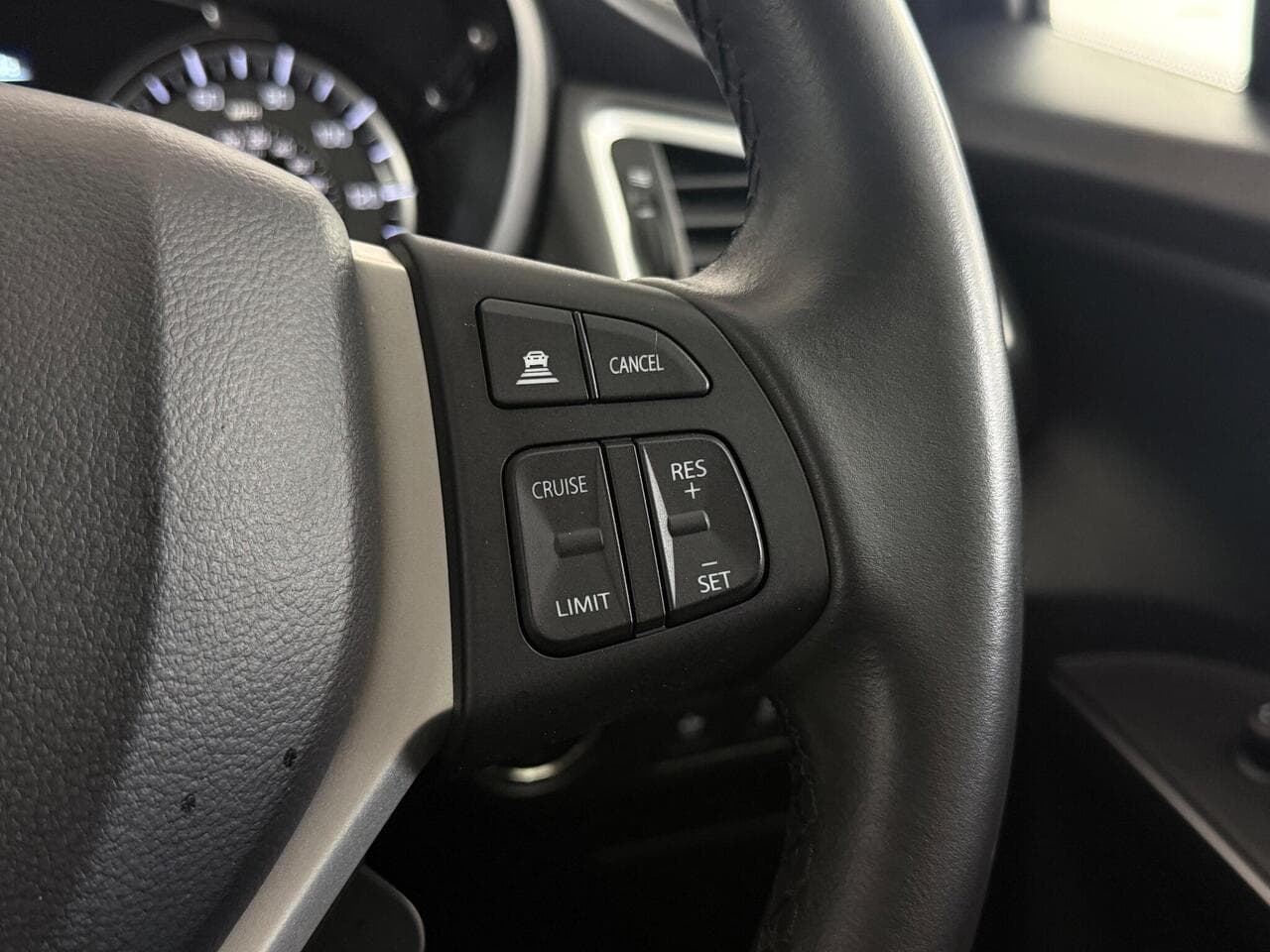 Suzuki S-Cross thumbnail Misc Controls
