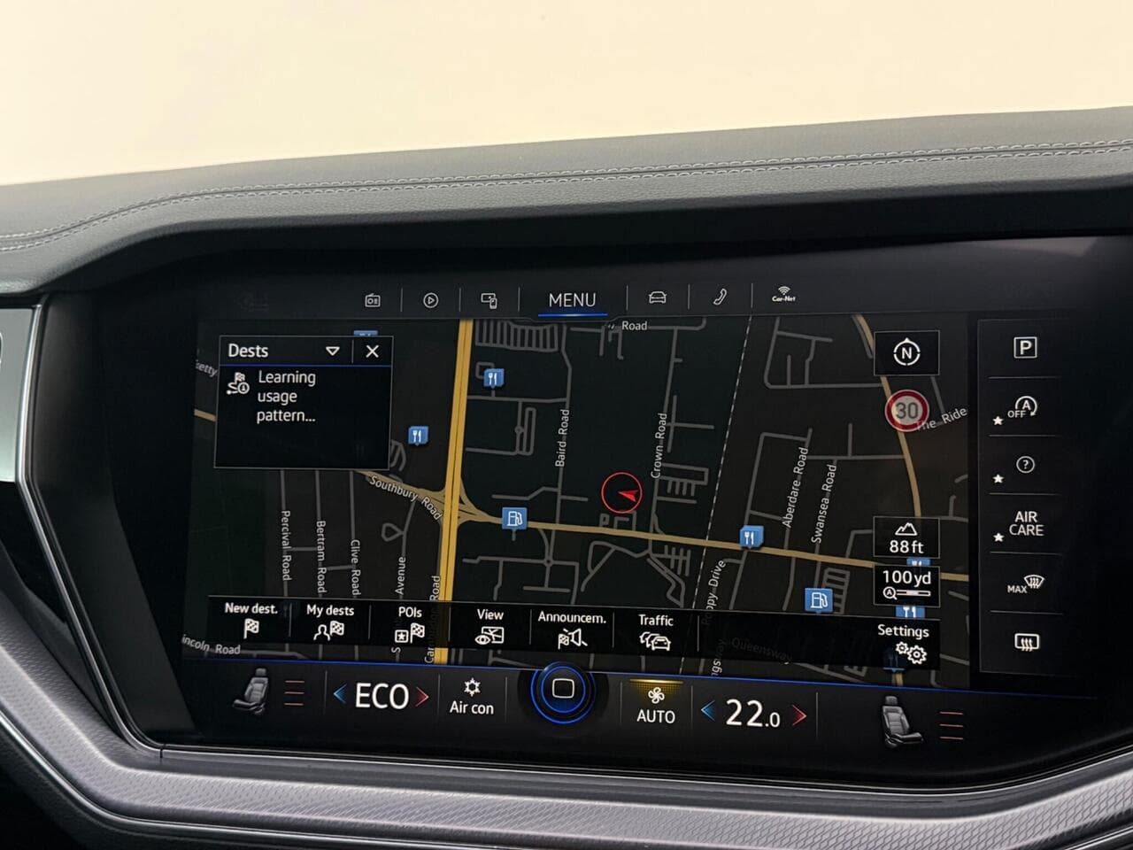 Volkswagen Touareg thumbnail Infotainment System