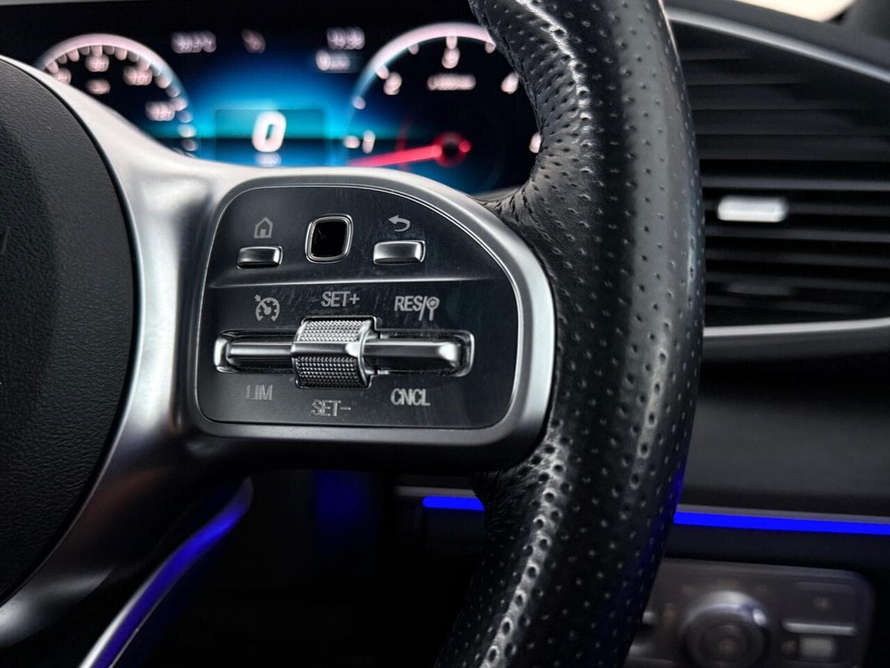 Mercedes-Benz GLE thumbnail Misc Controls