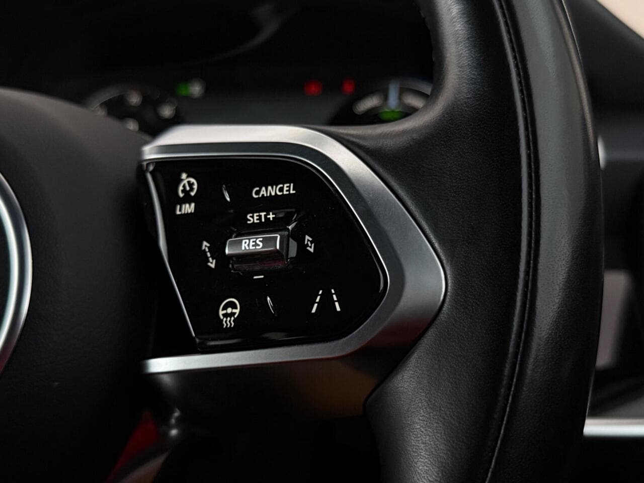 Jaguar I-PACE thumbnail Misc Controls