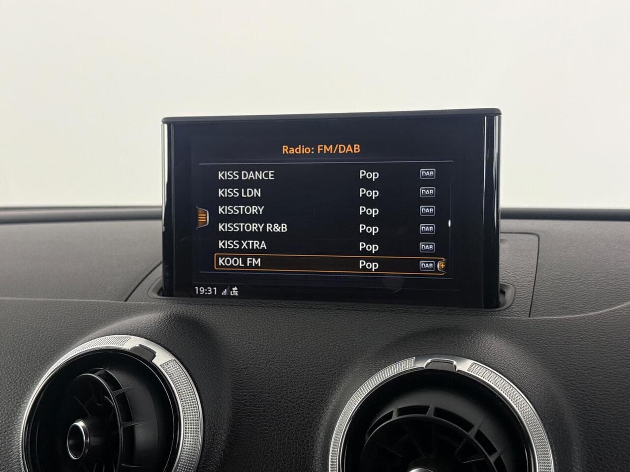 Audi A3 Cabriolet thumbnail Infotainment System