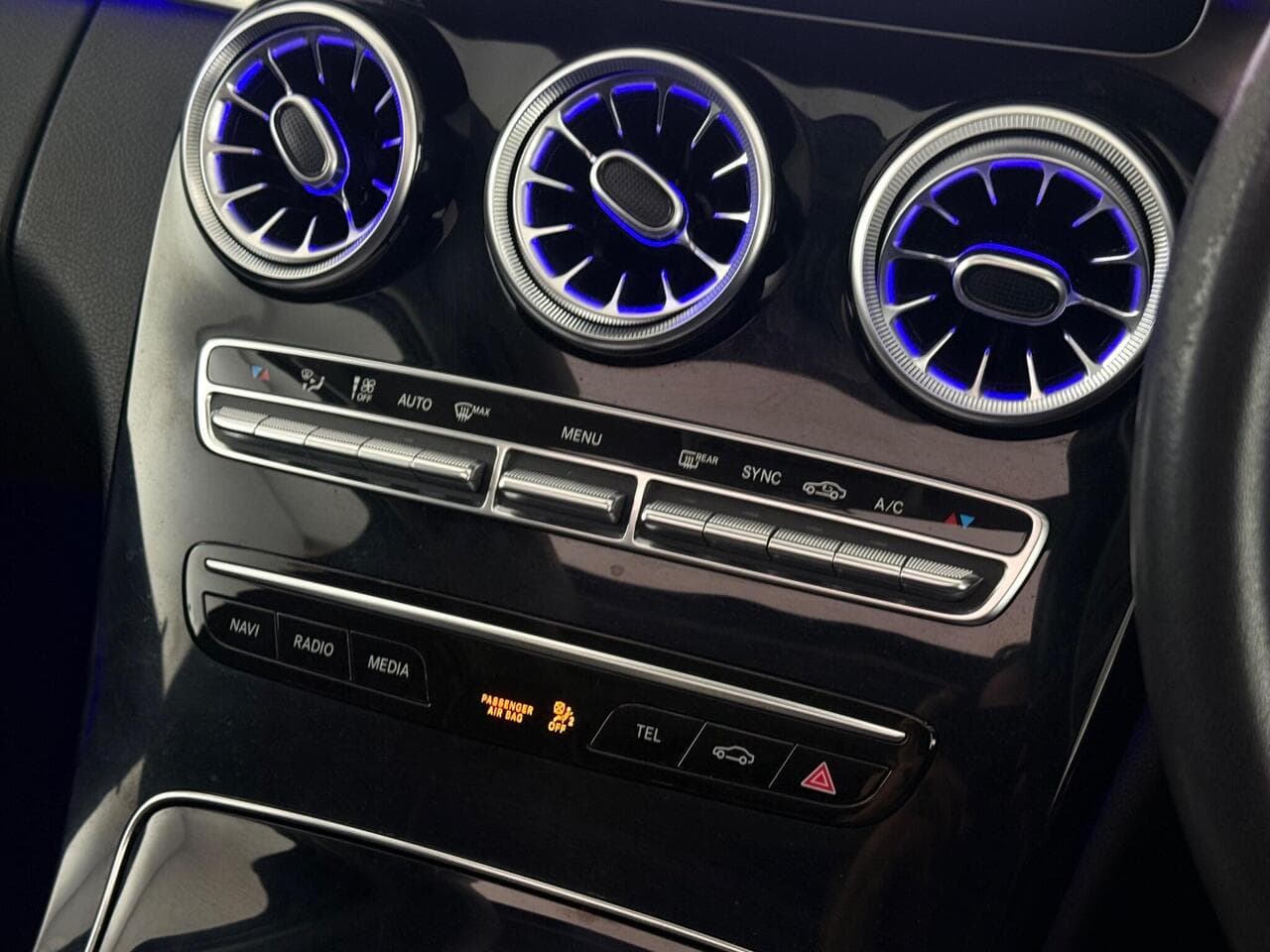 Mercedes-Benz C Class thumbnail Misc Controls
