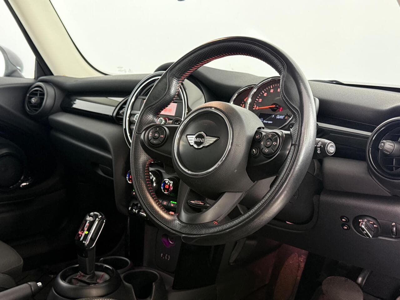 MINI Hatch thumbnail Interior Front