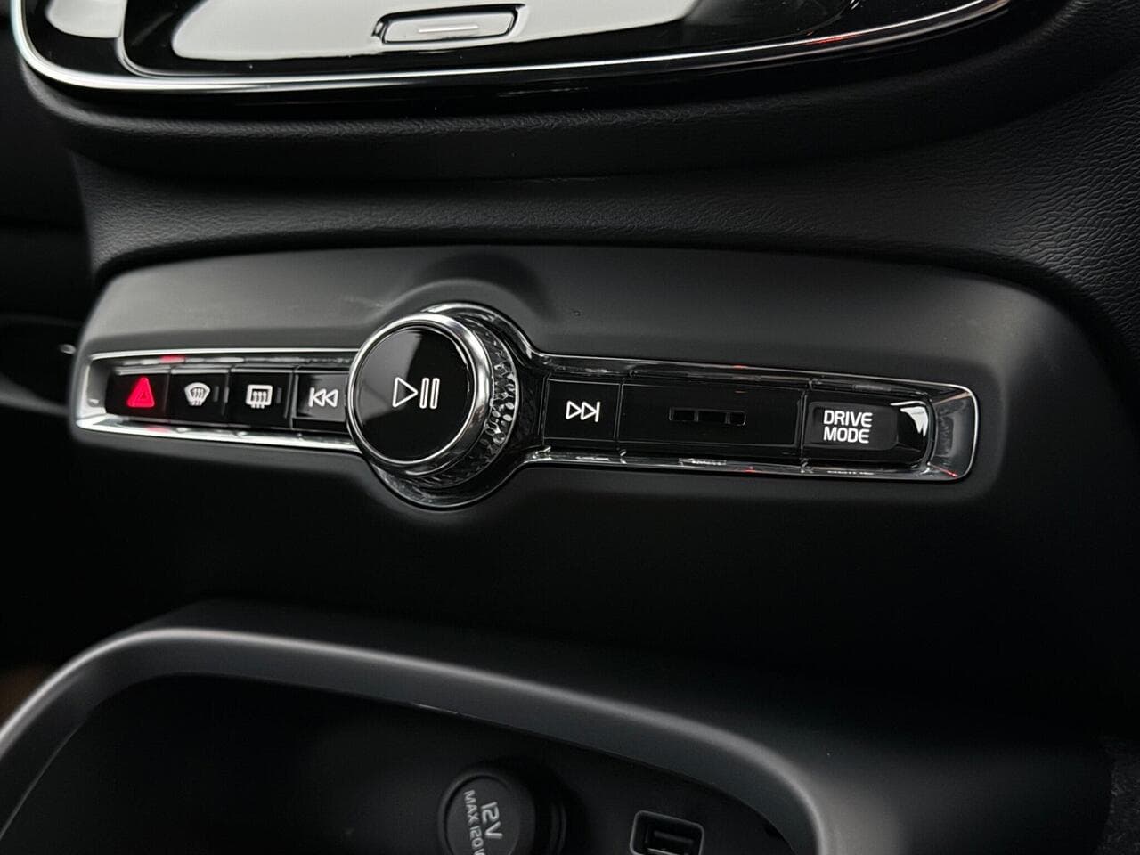 Volvo XC40 thumbnail Misc Controls