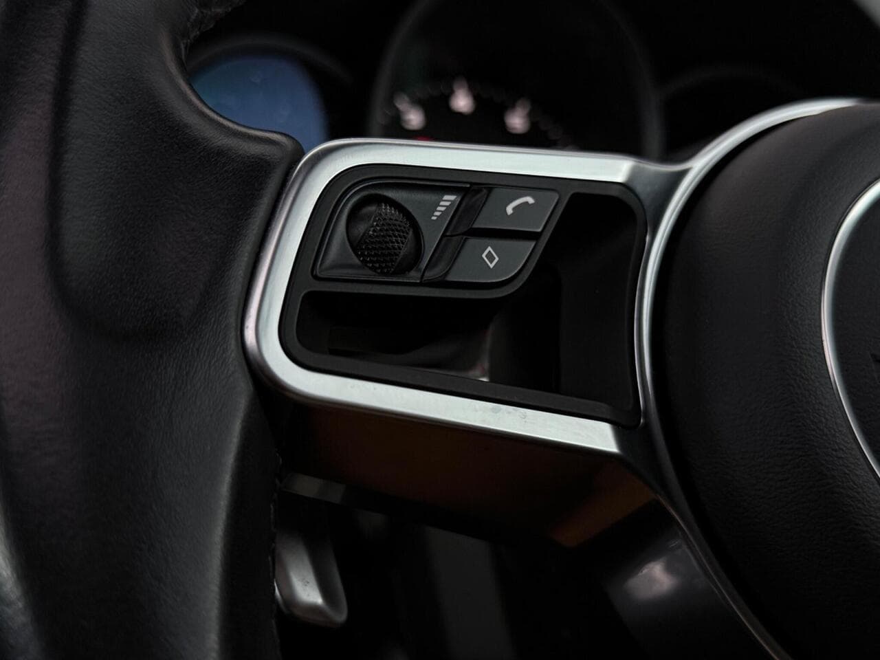 Porsche Macan thumbnail Misc Controls