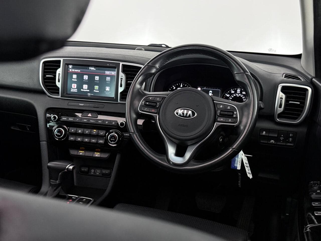 Kia Sportage thumbnail Steering Wheel