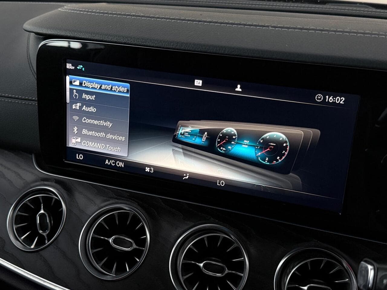 Mercedes-Benz E Class thumbnail Infotainment System