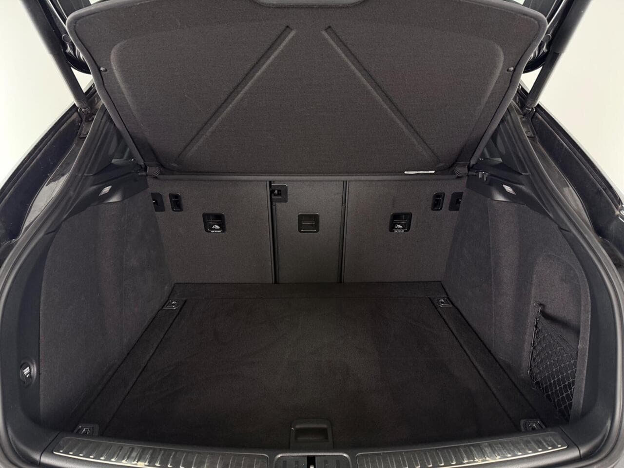 Porsche Macan thumbnail Boot