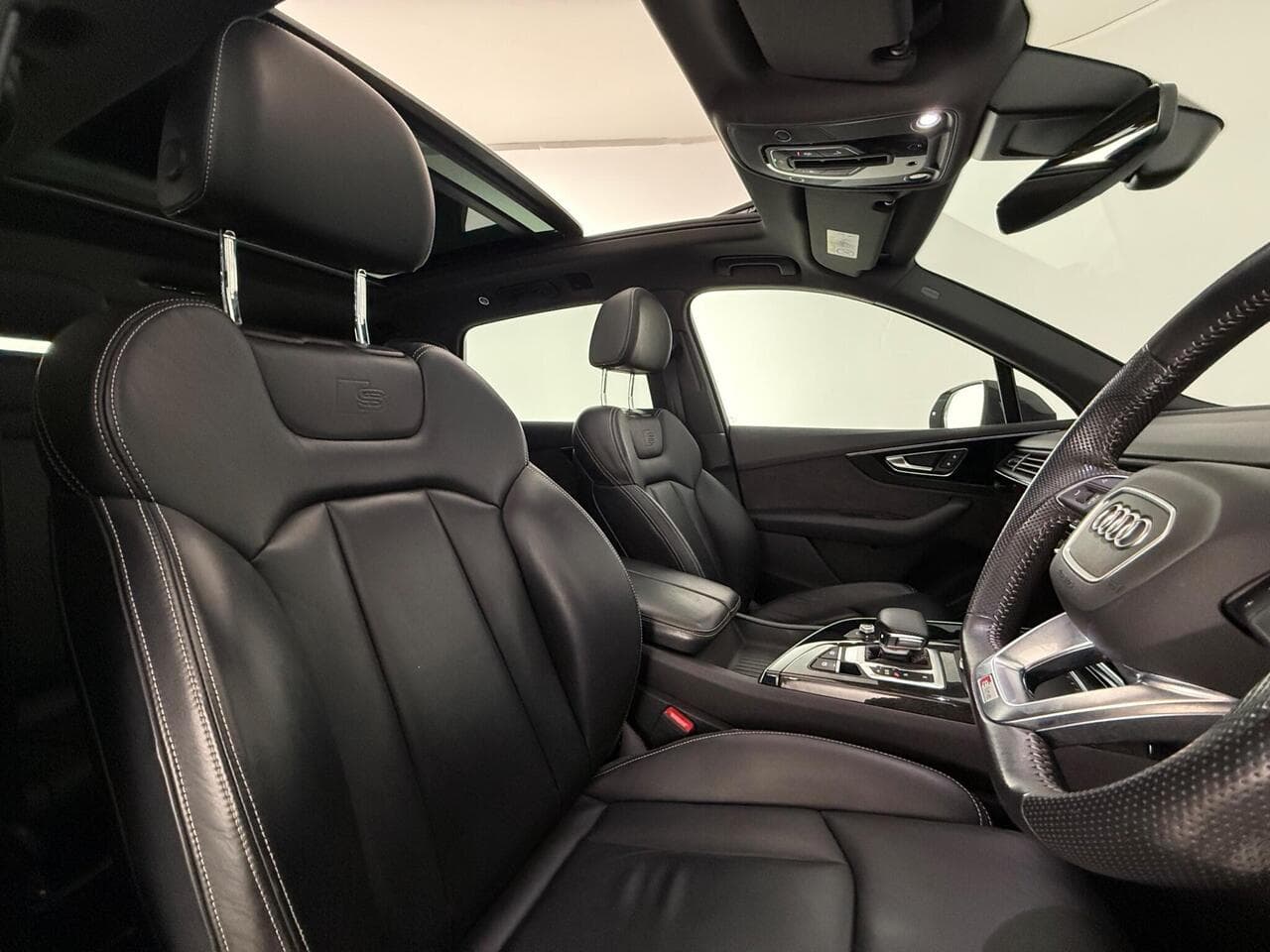 Audi Q7 thumbnail Seat Driver