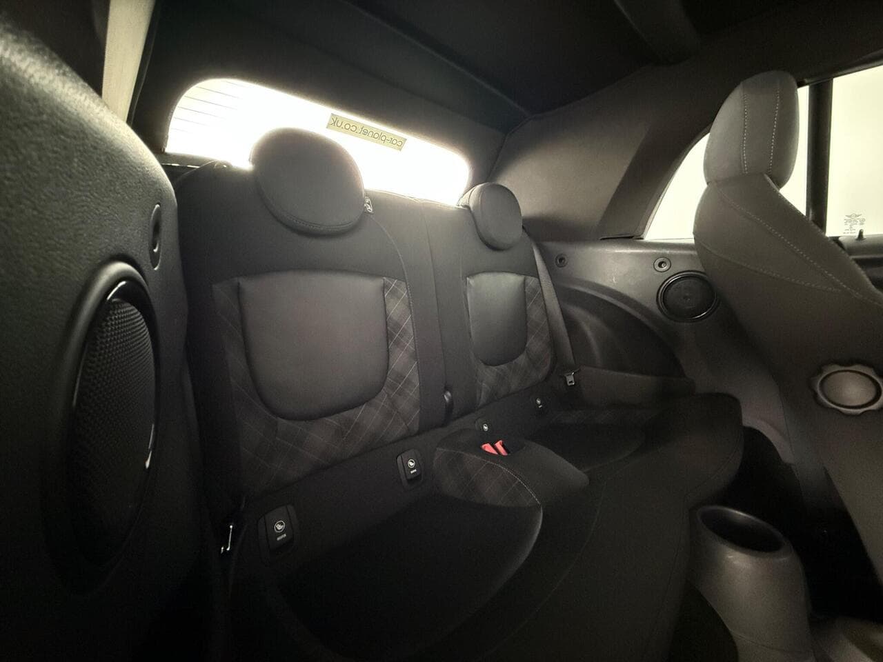MINI Convertible thumbnail Seats Rear