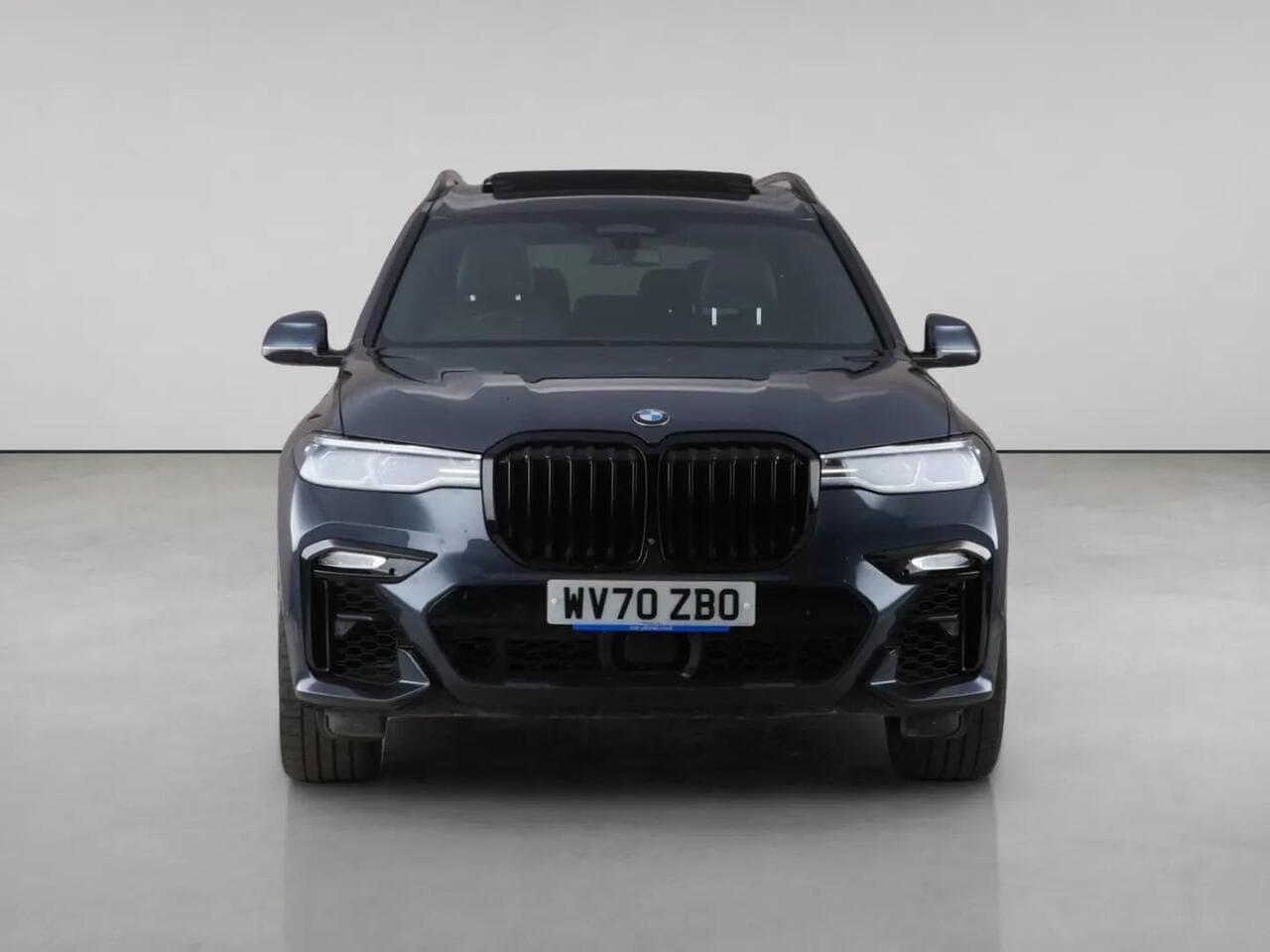BMW X7 thumbnail Front