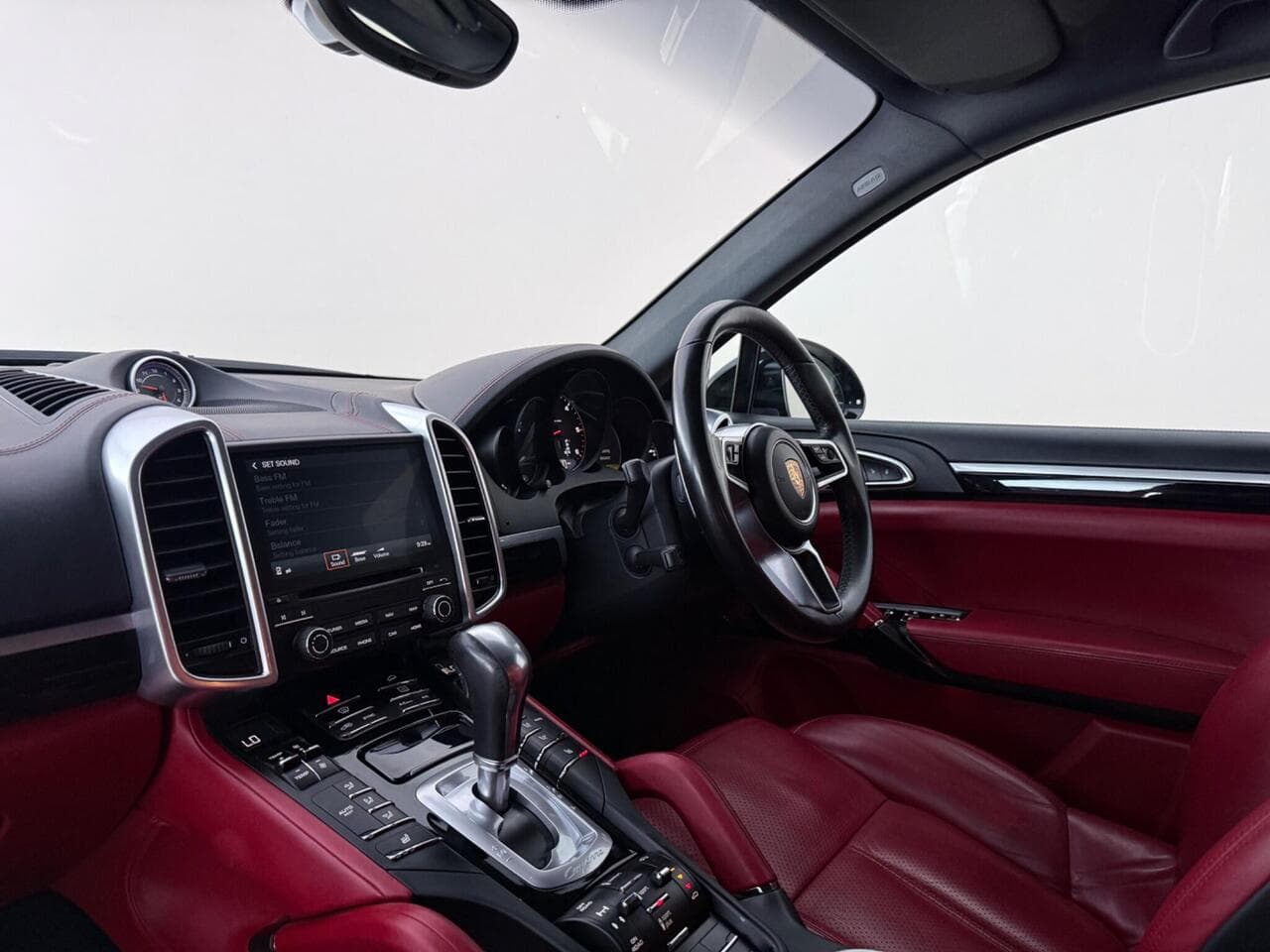 Porsche Cayenne thumbnail Interior Front