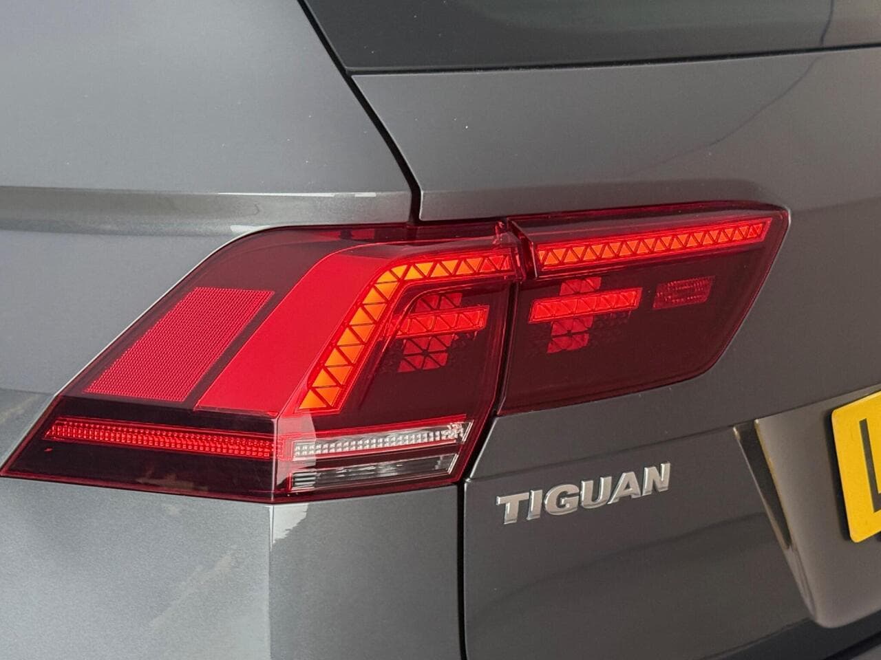 Volkswagen Tiguan thumbnail Lights Rear