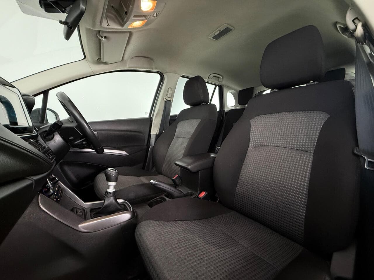 Suzuki S-Cross thumbnail Seat Front Passenger