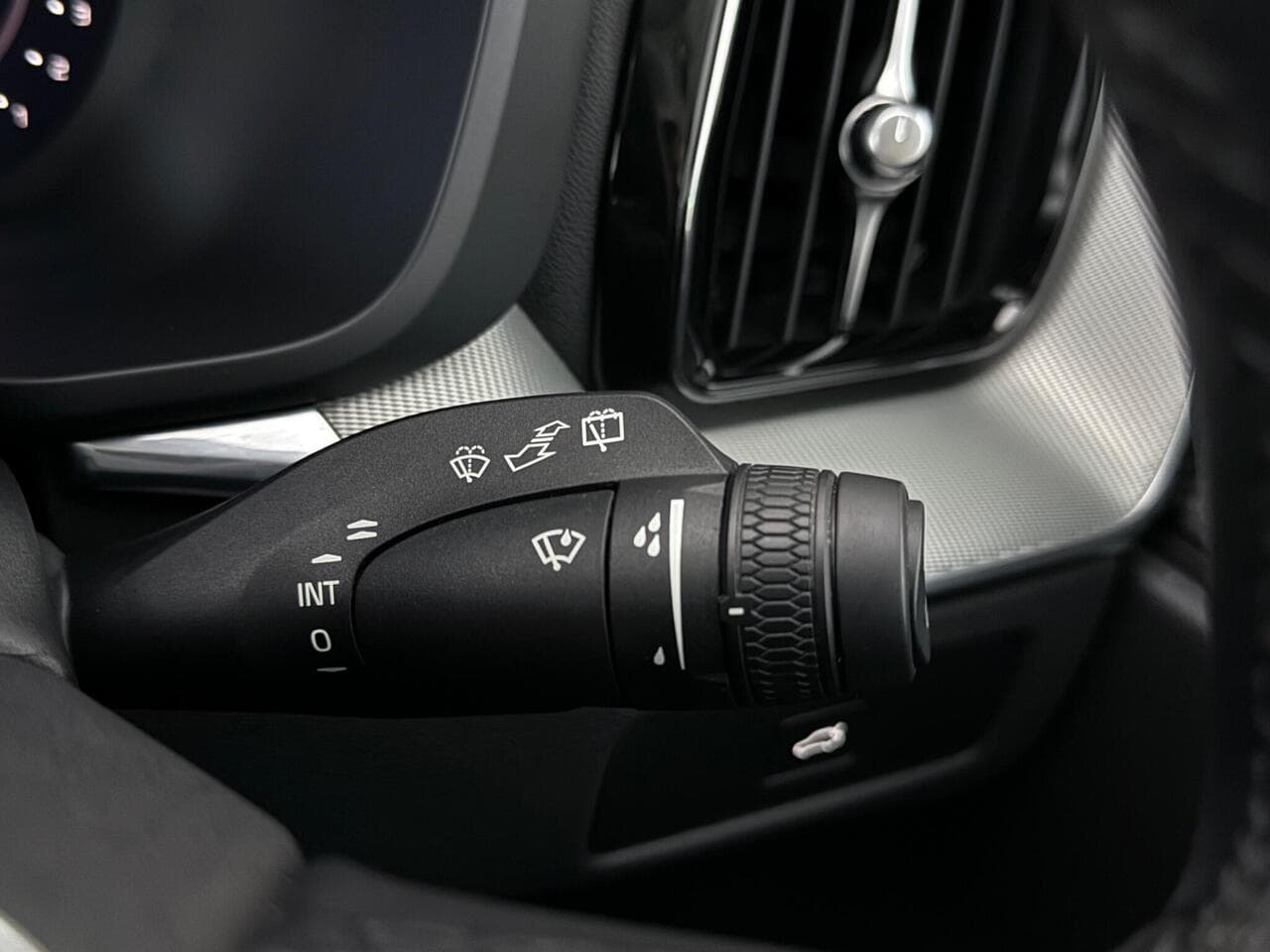Volvo XC60 thumbnail Misc Controls
