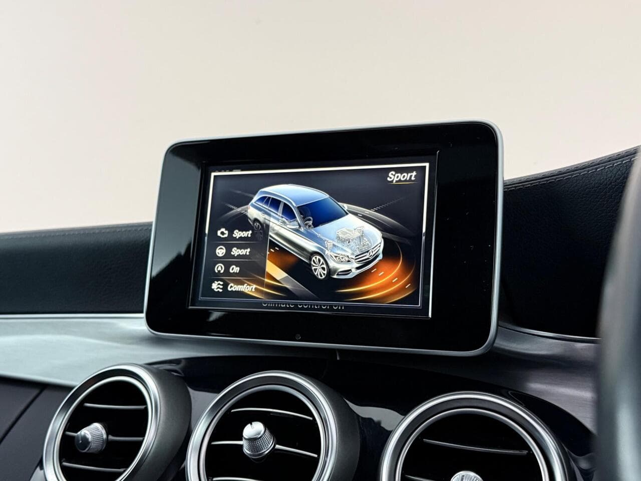 Mercedes-Benz C Class thumbnail Infotainment System