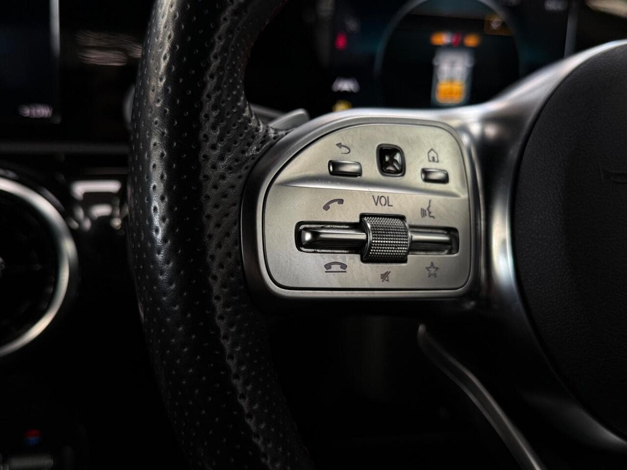 Mercedes-Benz A Class thumbnail Misc Controls