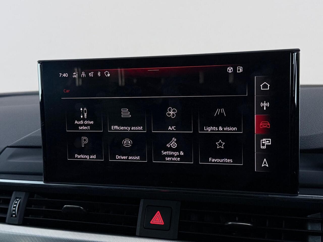 Audi A4 Avant thumbnail Infotainment System