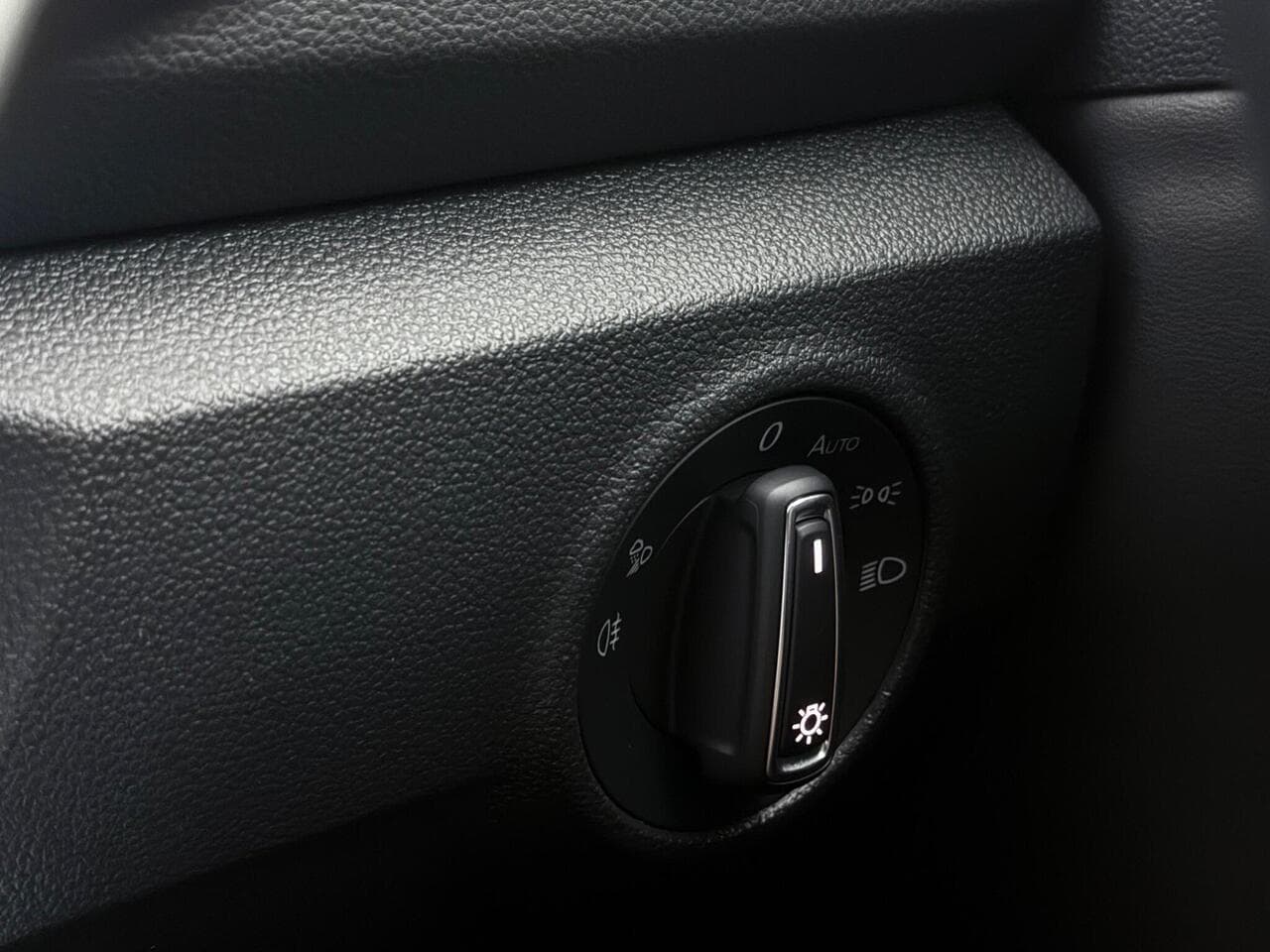 Volkswagen T-Roc thumbnail Misc Controls