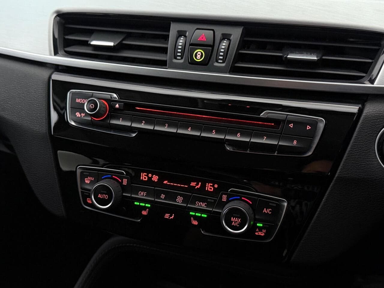 BMW X1 thumbnail Infotainment System